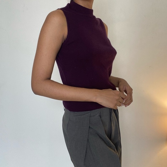 Purple wine woollen knit turtleneck sleeveless top. - Picture 2 of 4